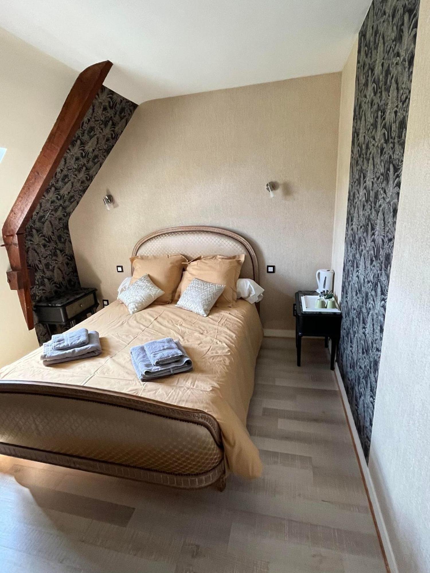 Auberge De La Chesnaie Pleudihen-sur-Rance Esterno foto