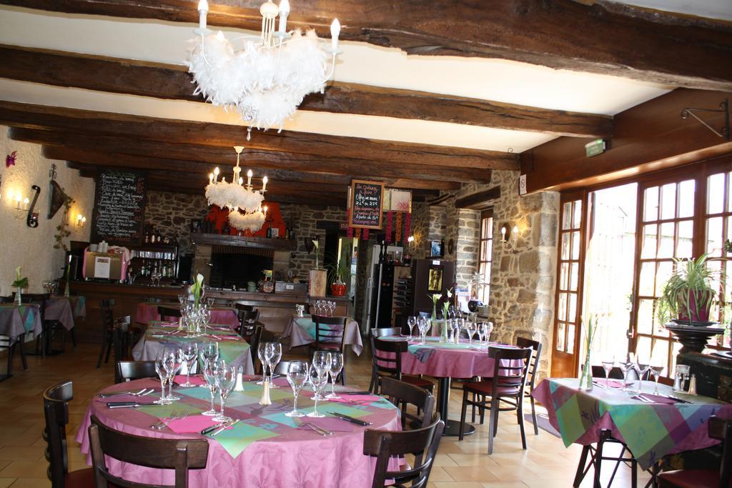 Auberge De La Chesnaie Pleudihen-sur-Rance Esterno foto